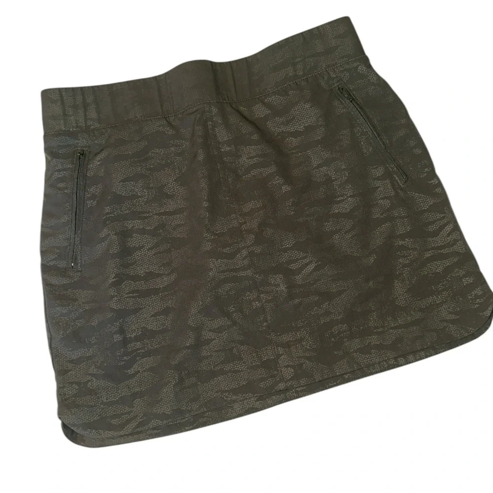 Orvis Women's Size‎ Medium Embossed Pull-On Travel Skort - Picture 2 of 5